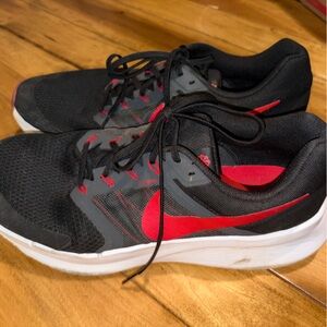 Nike Men's Run Swift 3 Black and Red Athletic Shoes size 12